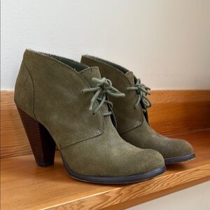 Seychelles 9 Olive Green Suede Lace Up Ankle Chunky Heel Boots